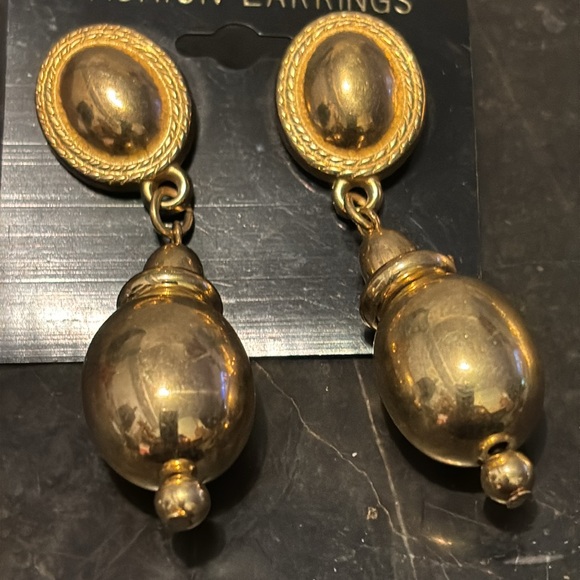 Gold-tone Vintage Fashion Drop Earrings 2.25” - Picture 3 of 7